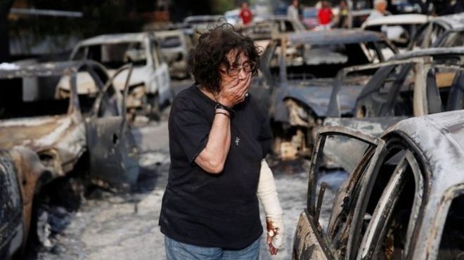 “Hallamos 26 cuerpos, algunos de ellos estaban abrazados entre sí”: la tragedia humana que dejan los feroces incendios forestales en Grecia