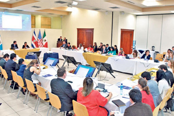 Delegados de los gobiernos de la región participan en la Conferencia Regional de Migración, que se llevó a cabo en la Cancillería guatemalteca.