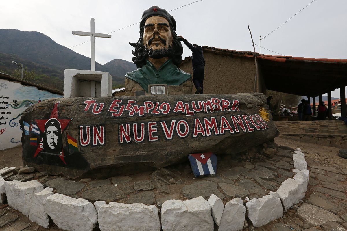 El Ejército boliviano derrotó a la guerrilla del Che, lo capturó el 8 de octubre de 1967. (Foto Prensa Libre: AFP)