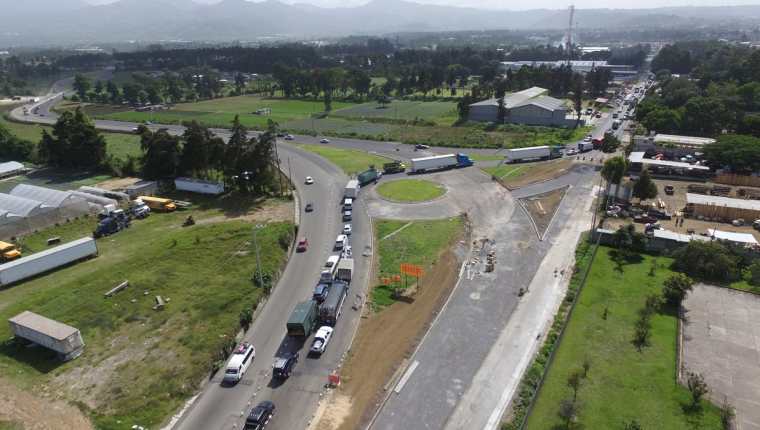 Los automovilistas pierden entre una a dos horas por pasar por la cabecera departamental de Chimaltenango y es una de las quejas que han recibido diputados de la Comisión de Comunicaciones del Congreso. (Foto Prensa Libre: Hemeroteca PL)