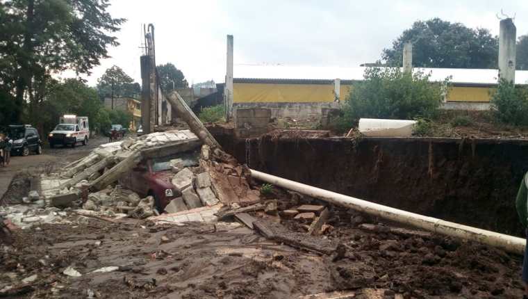 Muro que colapsó por lluvia en El Socobal, Chimaltenango. (Foto Prensa Libre: Conred).