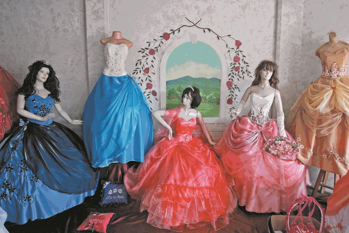 Diferentes diseños de vestidos para quinceañeras. (Foto: Hemeroteca PL)