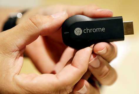 Chromecast sincroniza un televisor convencional con teléfonos inteligentes y tabletas para controlar el contenido y compartir videos y aplicaciones (Foto Prensa Libre: AP).