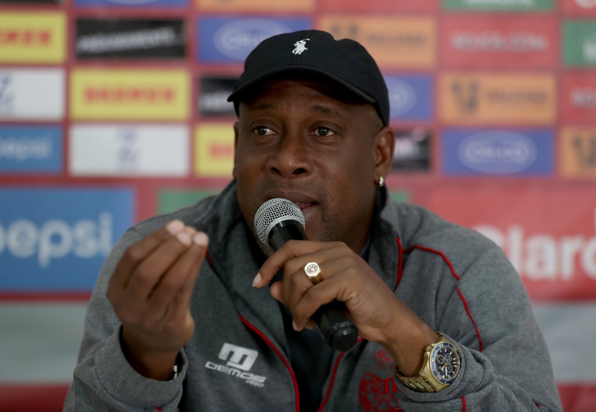 El entrenador costarricense Hernán Medford inició con el pie derecho el torneo Clausura 2018 tras haber vencido por 0-1 a Petapa, en el estado Julio Armando Cóbar. (Foto Prensa Libre: Carlos Vicente)