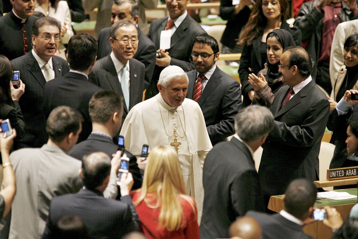El Papa Benedicto XVI falleció acompañado y deja un legado en su comunidad religiosa.  (Foto Prensa Libre: EFE)