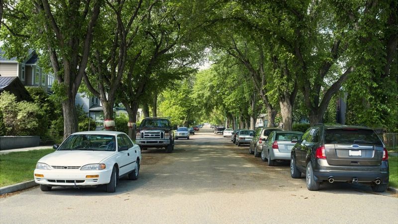 Puedes guardar la ubicación exacta de tu carro con un solo click. (Getty Images).