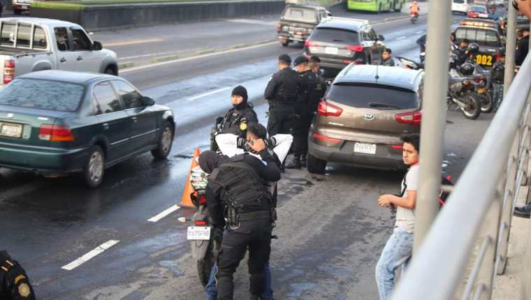Según la PNC los operativos se efectúan por lo regular en lugares amplios y con suficientes agentes policiales.(Foto Prensa Libre: PNC)