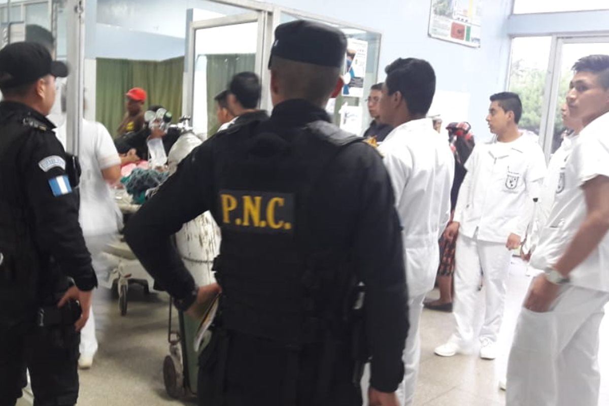 Los heridos fueron trasladados al Hospital Nacional de San Marcos. (Foto Prensa Libre: Whitmer Barrera)