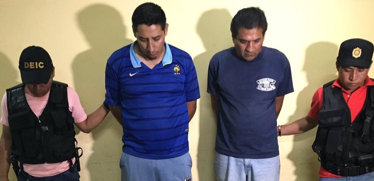Wilber Morales y Amilcar Guillén enfrentan cargos por violación, plagio y robo. (Foto Prensa Libre: Cortesía PNC)