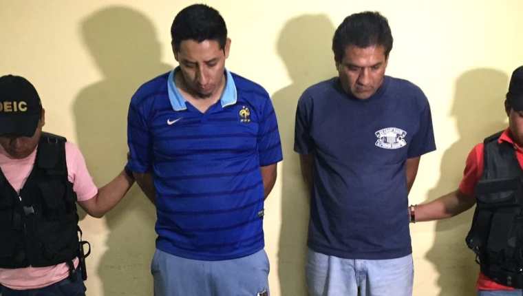 Wilber Morales y Amilcar Guillén enfrentan cargos por violación, plagio y robo. (Foto Prensa Libre: Cortesía PNC)