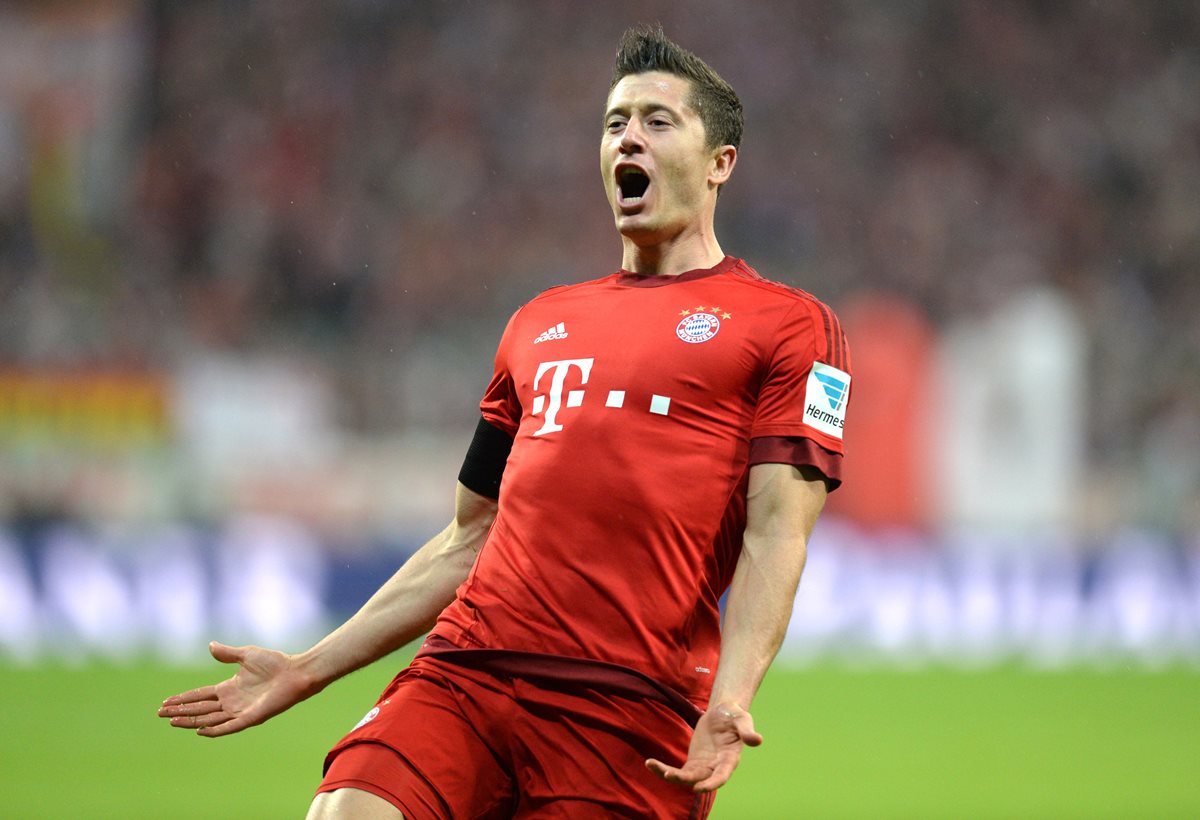 Robert Lewandowski celebra una de sus anotaciones frente al Wolfsburbo. (Foto Prensa Libre: AFP)