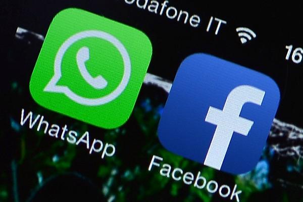 La semana última Facebook anunció la compra, por US$19 mil millones, de la aplicación de mensajería. (Foto Prensa Libre: AFP)