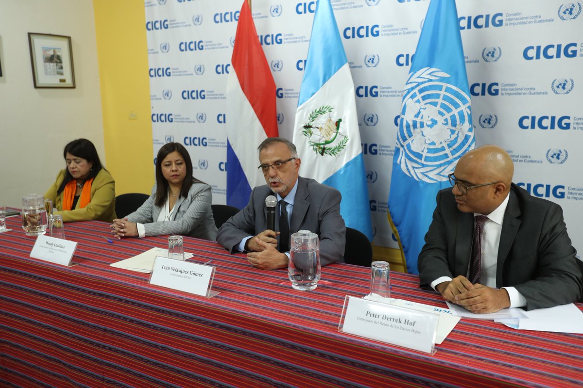 Acto de entrega de un donativo de los Países Bajos por US$275 mil a la Cicig el 29 de noviembre de 2017. (Foto Prensa Libre: Hemeroteca PL)