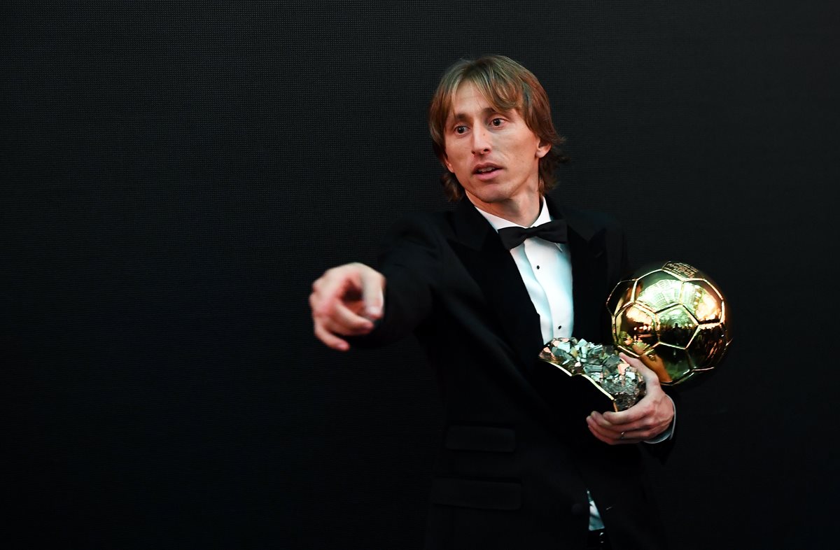 Luka Modric ganó el balón de oro 2018 el lunes 3 de diciembre. (Foto Prensa Libre: AFP)