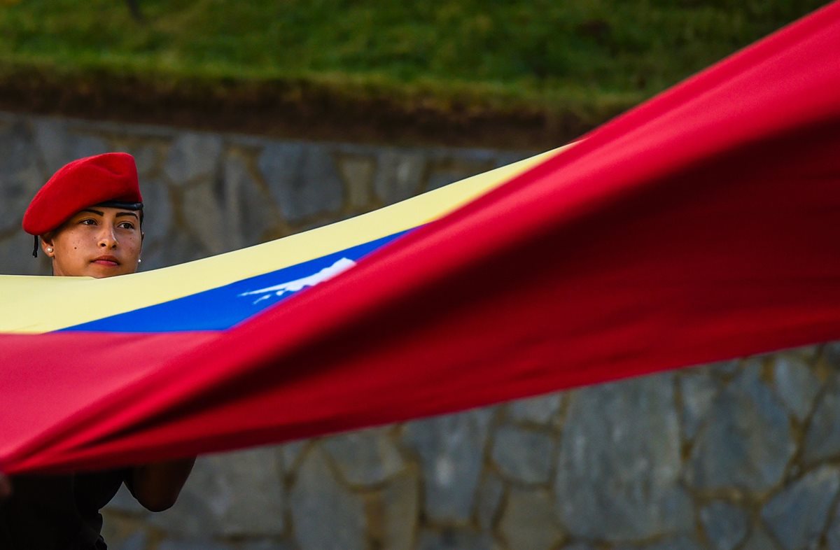 Los chavistas buscan desarmar a la oposición en batalla por el referendo contra Nicolás Maduro. (Foto Prensa Libre: AFP).