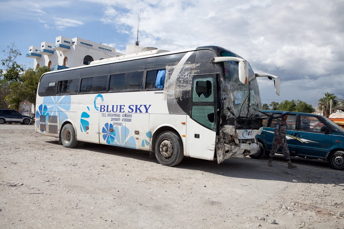 Las autoridades retienen el autobús. La empresa no se ha pronunciado. (Foto Prensa Libre: EFE)