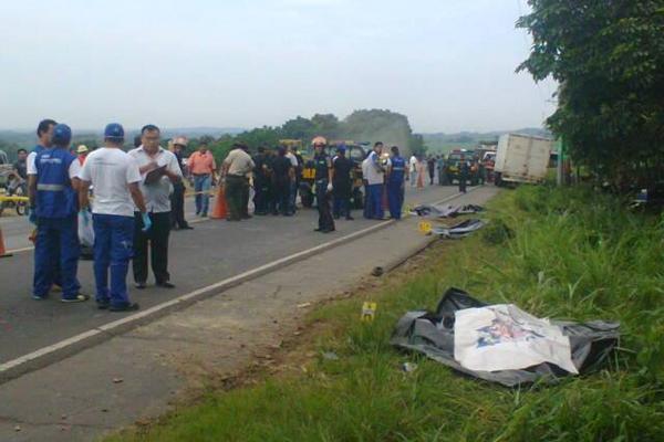 Seis personas murieron en el accidente. (Foto Prensa Libre: Danilo López)