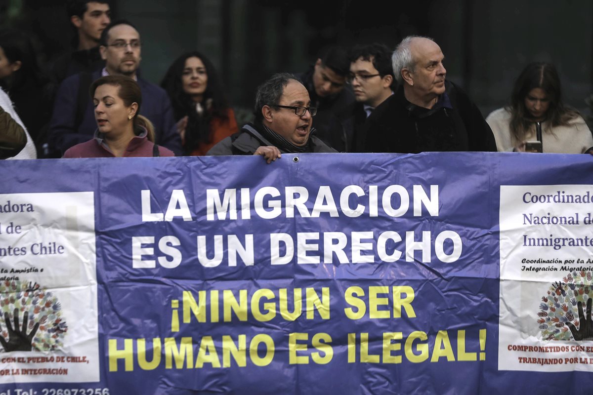 Países como Chile (foto) y Ecuador también protestaron frente a las embajadas de EE. UU. (Foto Prensa Libre: EFE)