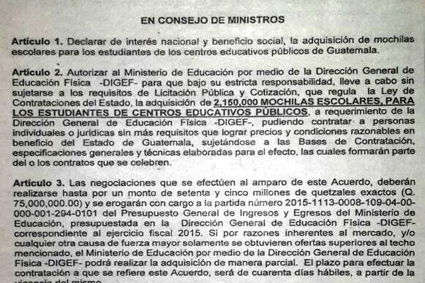 El acuerdo publicado en el Diario de Centroamérica permite la compra de más de dos millones de mochilas. (Foto Prensa Libre: Prensalibre.com)<br _mce_bogus="1"/>