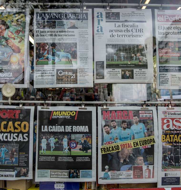 Así amanecieron las ventas de periódicos en España. (Foto Prensa Libre: AFP)