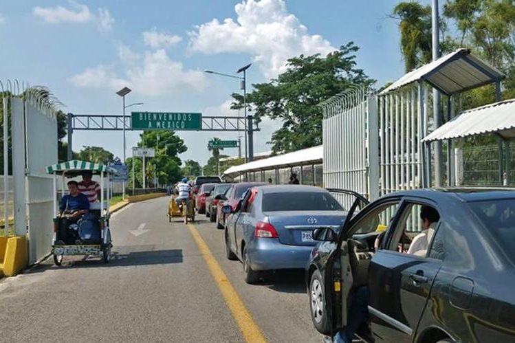El movimiento de vehículos guatemaltecos en las aduanas es constante.(Foto Prensa Libre: Hemeroteca)