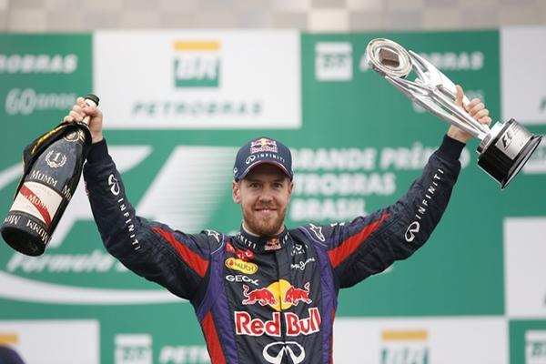 El alemán no se cansa de hacer historia en la Fórmula Uno y apunta a más. (Foto Prensa Libre: AFP)