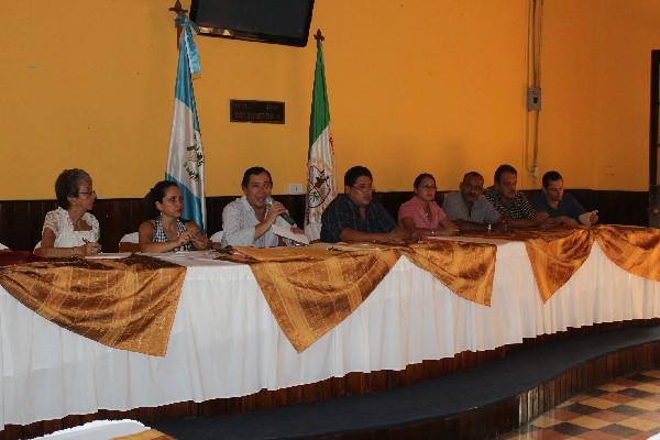 El jurado anuncia a ganadores del certamen.