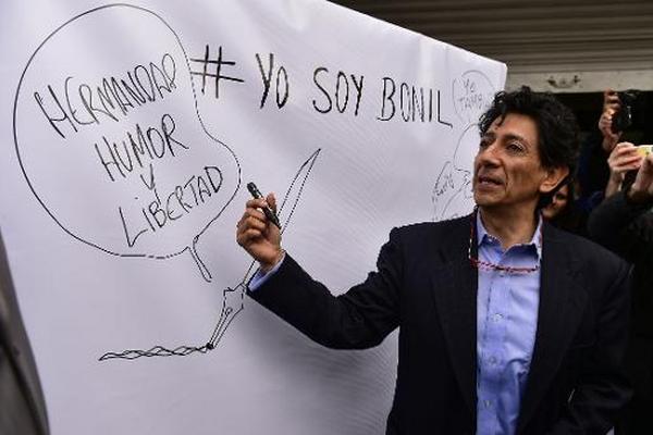 El caricaturista Javier Bonilla "Bonil" habla el 9 de febrero de 2015  ante la Superintendencia de Comunicaciones de Ecuador en Quito. (Foto  Prensa Libre: AFP).