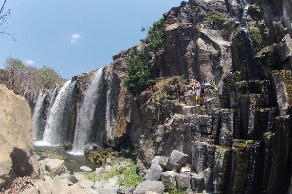 Panorámica de la imponente cascada en el oriente del país.