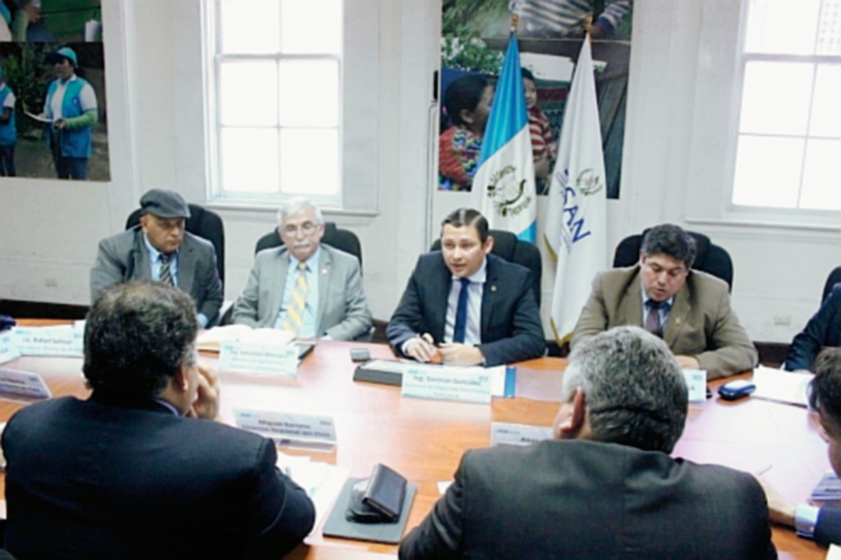 Autoridades del Sesan y Maga se reunieron con representantes del PMA, para definir entrega de alimentos. (Foto Prensa Libre: Cortesía Sesan)