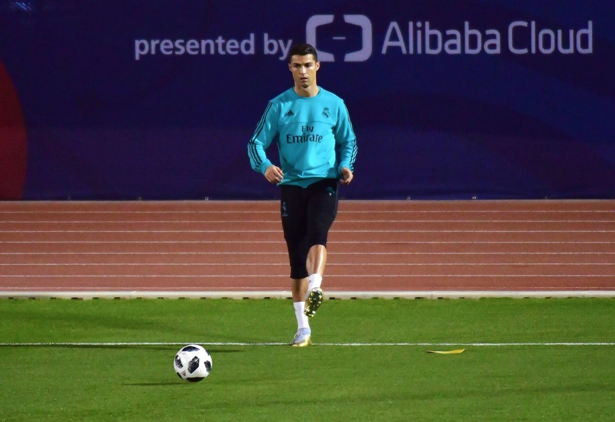 A pesar de entrenarse en solitario sería una sorpresa que Cristiano Ronaldo no sea titular en el Clásico español. (Foto Prensa Libre: AFP)