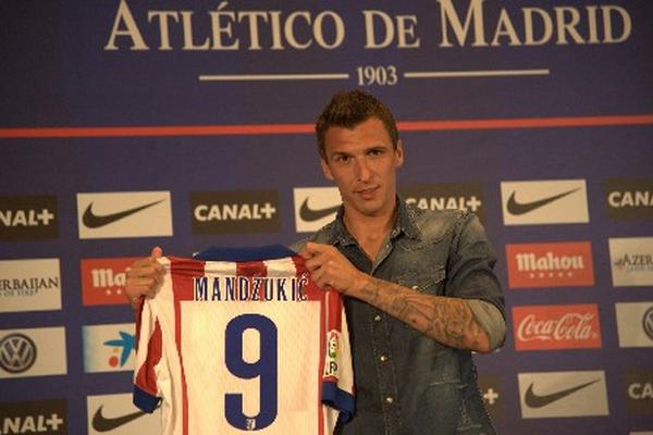 El delantero croata fue presentado con el Atlético. (Foto Prensa Libre: AFP)