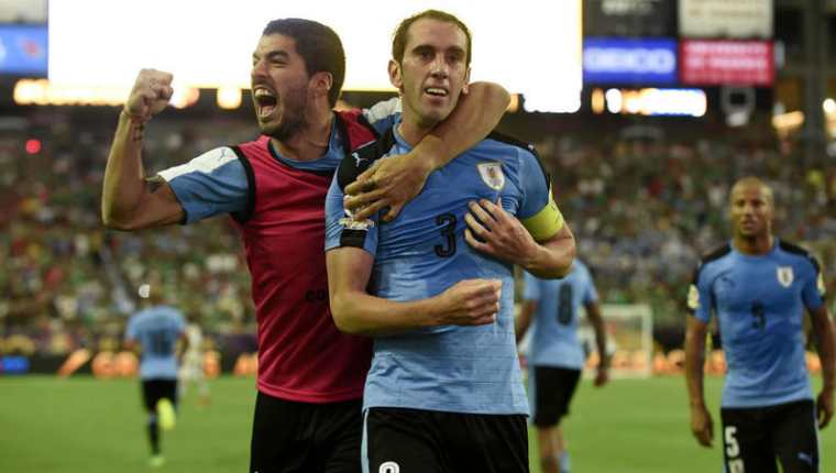 Luis Suárez y Diego Godín son pilares fundamentales para Uruguay. (Foto Prensa Libre: Hemeroteca PL)
