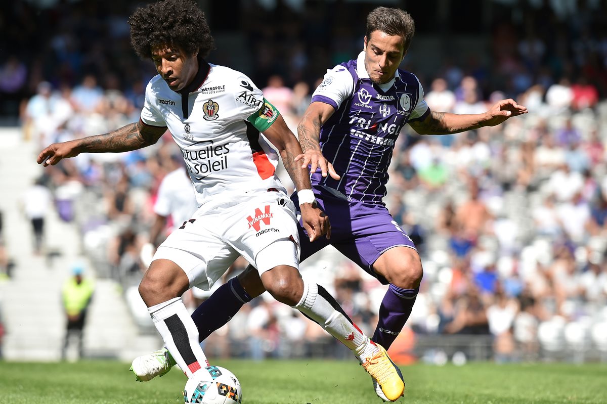 El Niza empata contra el Toulouse y se aleja del liderato de la LIga francesa. (Foto Prensa Libre: AFP).