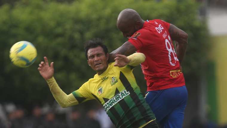 Ángel Rodríguez no pudo aportar su cuota goleadora en la serie frente a Municipal. (Foto Prensa Libre: Hemeroteca PL