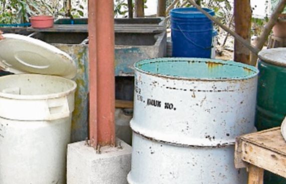 familias de Santo Domingo Los Ocotes, San Antonio La Paz, se quejan de escasez de agua. (Foto Prensa Libre: Héctor Contreras)