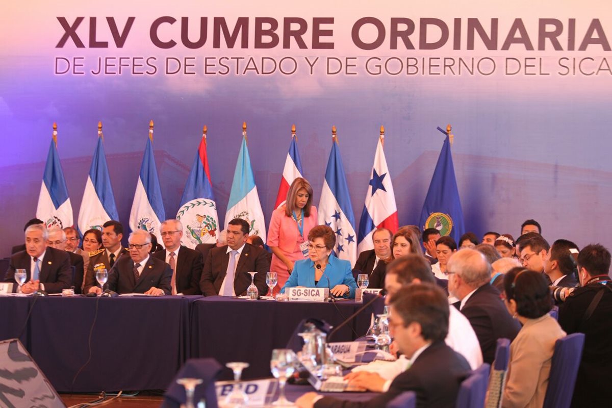 La reunión se desarrolla en la Antigua Guatemala. (Foto Prensa Libre: Esbin García).