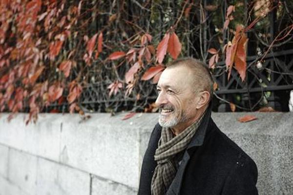 El escritor Arturo Pérez-Reverte durante una entrevista con motivo de la publicación de su nueva novela, <em>El tango de la guardia vieja.</em>