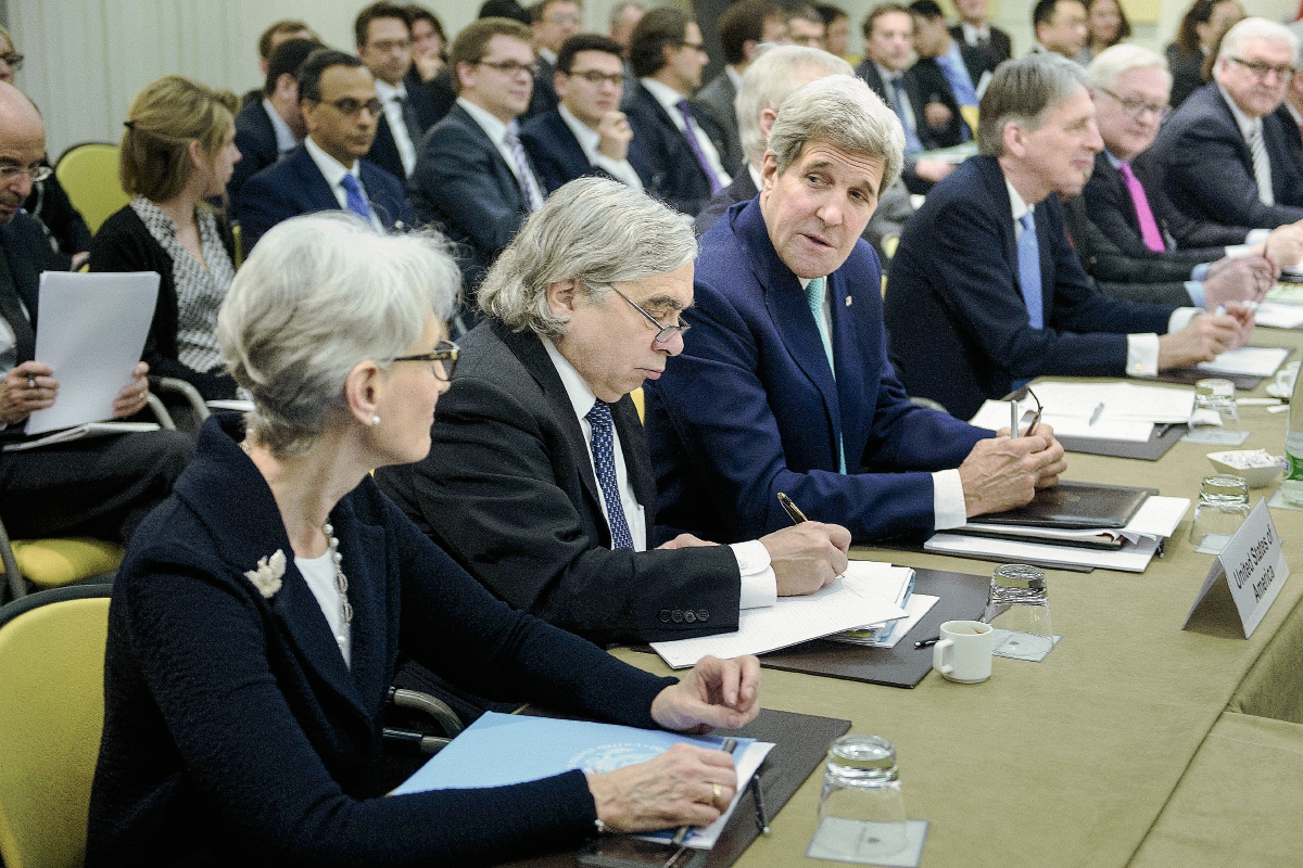 Los ministros de Exteriores de grandes potencias participan en las negociaciones sobre el programa nuclear iraní,  (Foto Prensa Libre:AP)