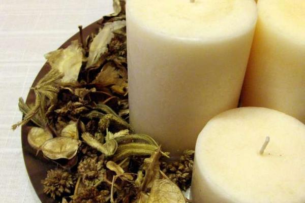 Un centro de mesa vistoso ayuda a decorar la casa para las fiestas navideñas. (Foto Prensa Libre: Archivo)