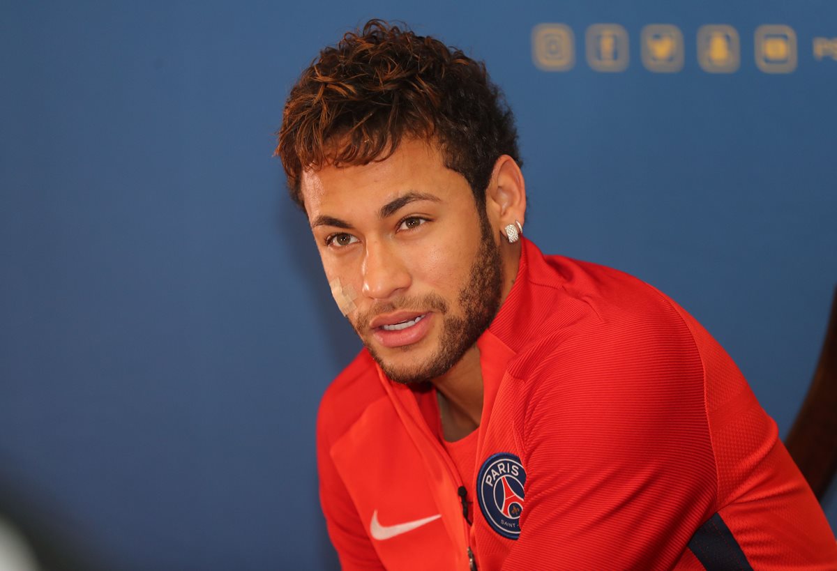 Neymar, la estrella del PSG, habló en conferencia de prensa sobre la Champions League. (Foto Prensa Libre: AFP)