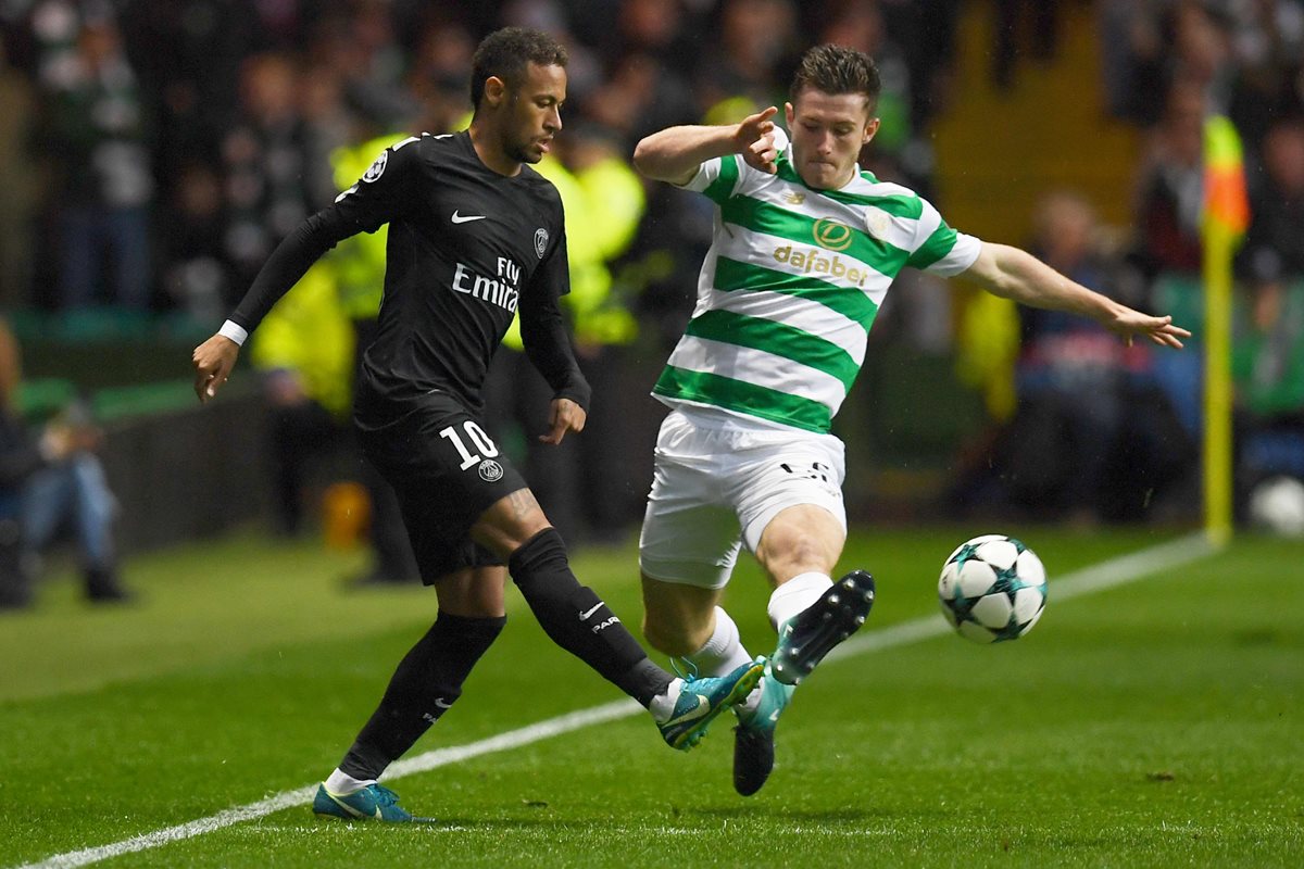 Anthony Ralston incomodó a Neymar con su marca personal. (Foto Prensa Libre: AFP)