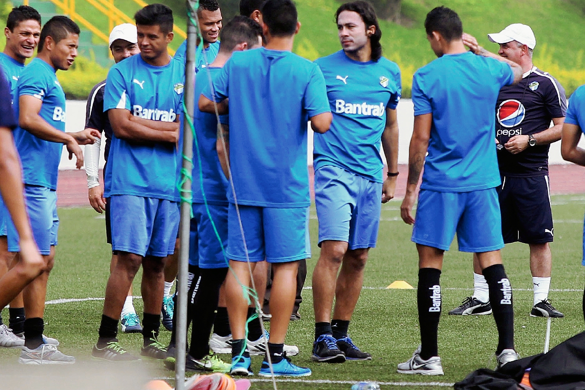 Comunicaciones vuelve a los entrenamientos luego de vencer 3-0 a los Halcones en la fecha 17 del Clausura 2015. (Foro Prensa Libre: Carlos Vicente)