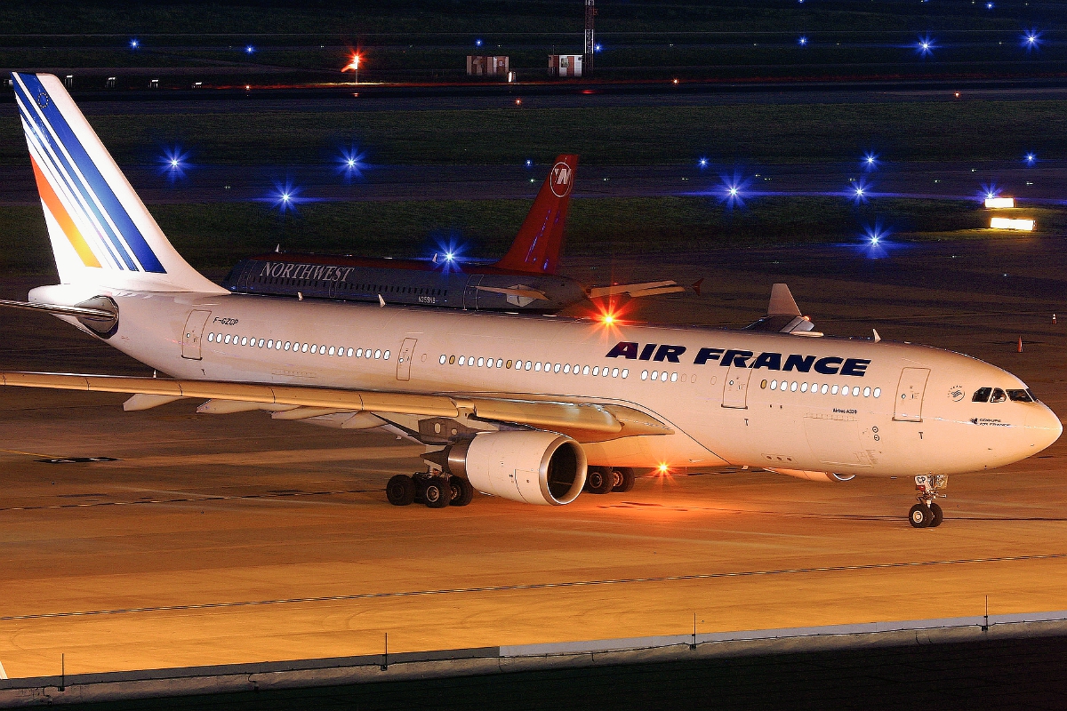 Un Avión Airbus A330 como el de la fotografía desapareció en 2009. (Foto Prensa Libre: AP)