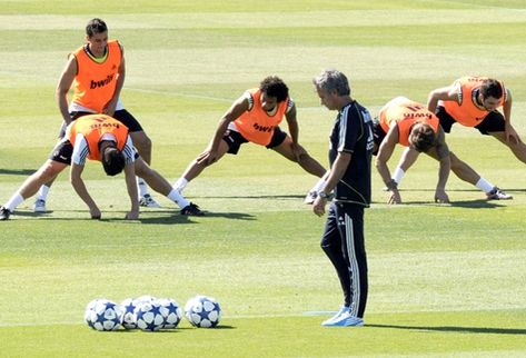 Jose Mourinho, técnico del Real Madrid critica a Fabio Capello, quien también dirigió al equipo blanco español. (Foto Prensa Libre: AFP)