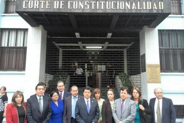 Los magistrados electos para la CSJ se presentaron este miércoles a la CC para sumarse como terceros interesados en amparos. (Foto Prensa Libre: Byron Vásquez)<br _mce_bogus="1"/>