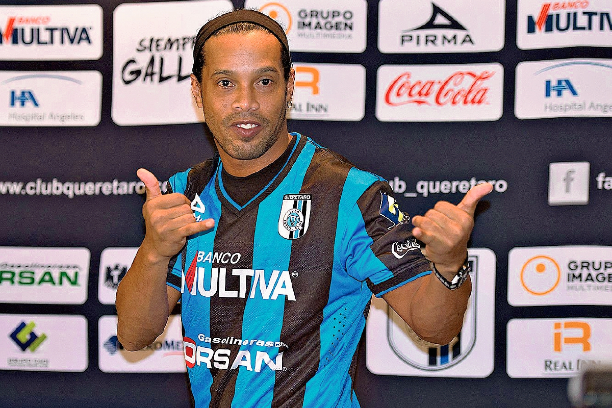 Ronaldinho llega a los 35 años y no es la sombra de lo que era