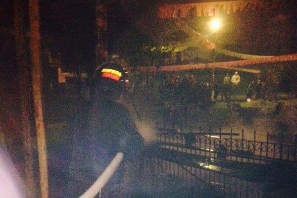 Bomberos Municipales Departamentales sofocaron el incendio en cinco locales donde se vendían juegos pirotécnicos en el parque central de Chichicastenango, Quiche.<br _mce_bogus="1"/>