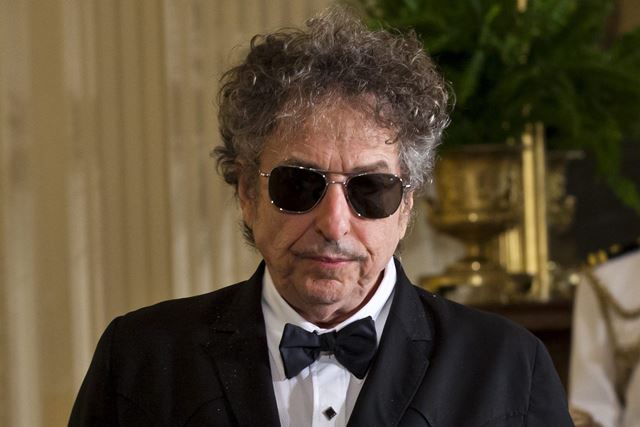 Bob Dylan, nacido como Robert Allen Zimmerman en Minnesota, EE. UU., tiene 75 años. La Academia Sueca anunció el 13 de octubre que el cantautor es el Nobel de Literatura 2016. (Foto Prensa Libre: EFE).