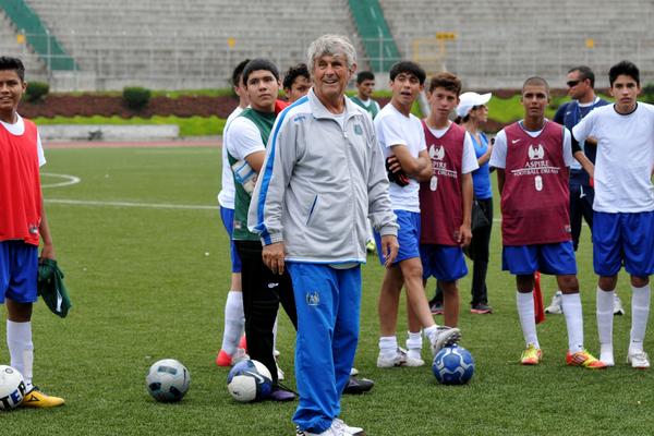 El serbio Bora Milutinovic es el coordinador de la actividad de Aspire en Guatemala. (Foto Prensa Libre: Archivo)